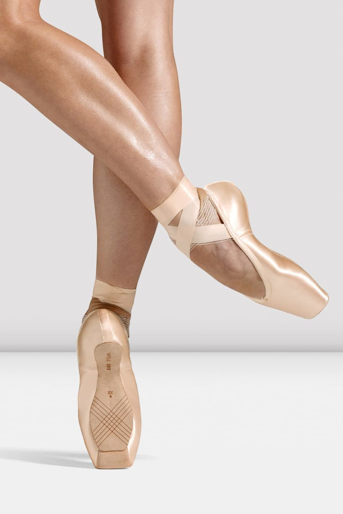 BLOCH Etu Pointe Shoes in pink satin with ribbons on models foot en pointe 
